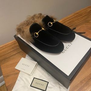 Gucci black velvet fur Loafer